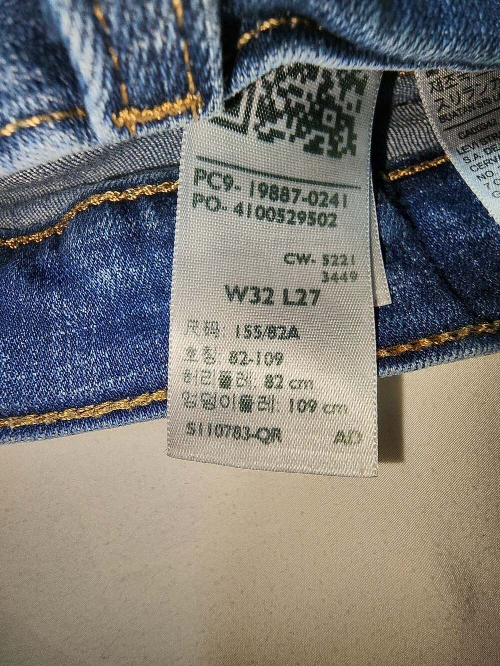 Levi's Boyfriend Jeans Size 32x27 Distressed - Picture 3 of 5